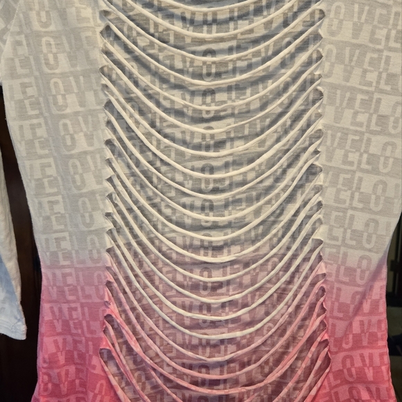 Active t shirt top blouse pink white "love" all over juniors large distressed NW - Picture 5 of 6